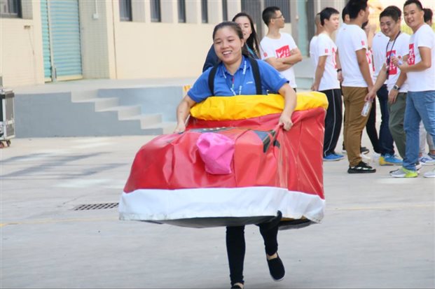 看我多了一只“欢乐的大脚”，瞬间脚底生风！